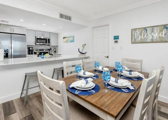 Beachfront 3-bed I Location! Stunning Sunsets Apartment