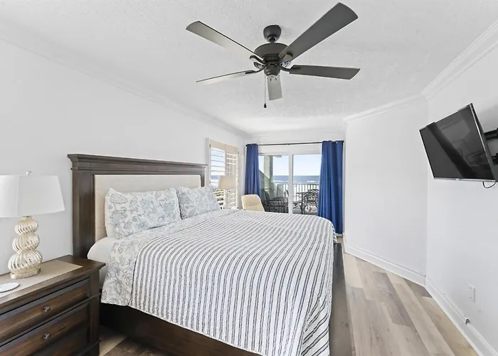 Apartment Beachfront 3-bed I Location! Stunning Sunsets