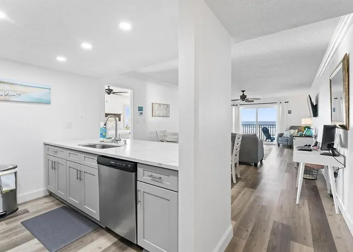Apartment Beachfront 3-bed I Location! Stunning Sunsets *