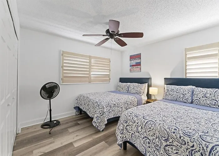 Beachfront 3-bed I Location! Stunning Sunsets *