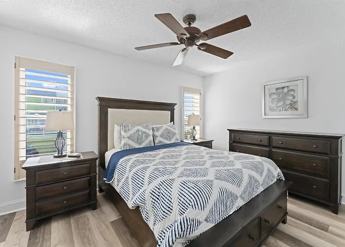 Beachfront 3-bed I Location! Stunning Sunsets Apartment