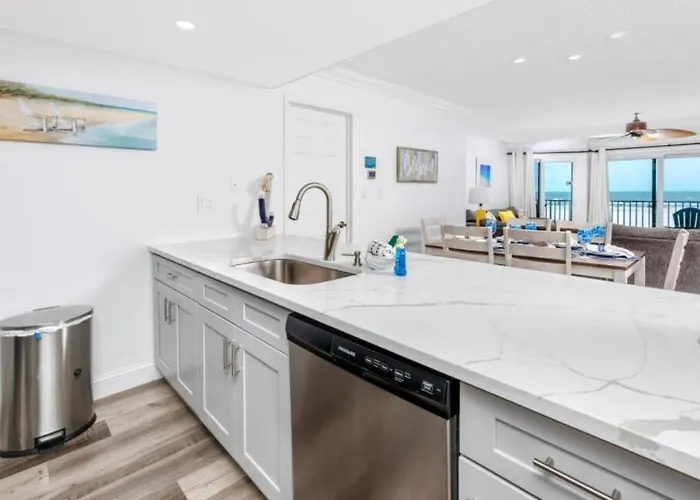 Beachfront 3-bed I Location! Stunning Sunsets