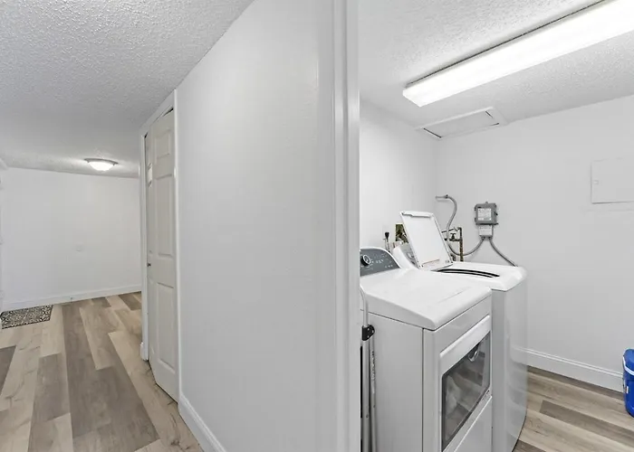 Beachfront 3-bed I Location! Stunning Sunsets Apartment