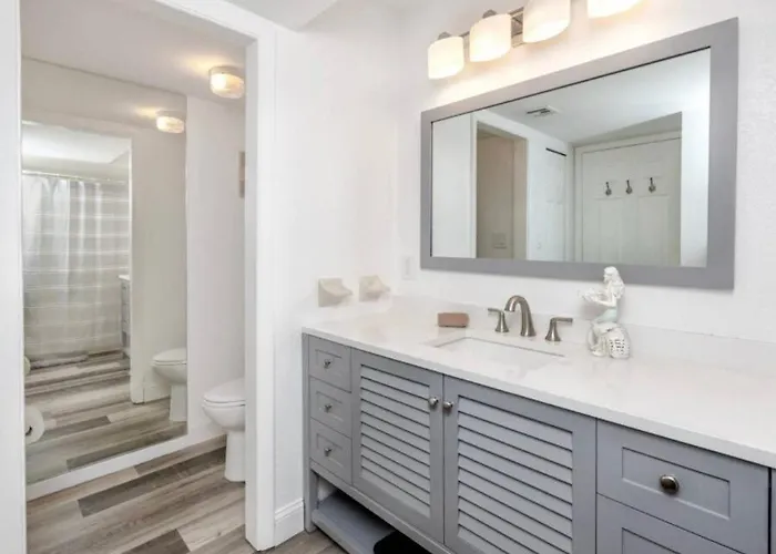 Apartment Beachfront 3-bed I Location! Stunning Sunsets *