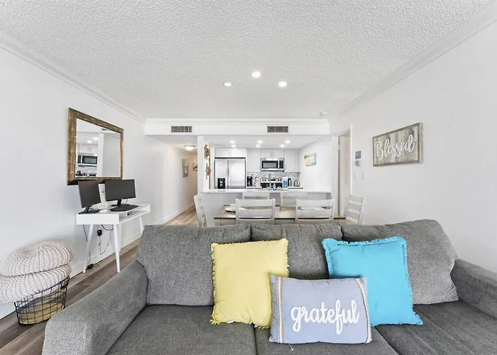 Beachfront 3-bed I Location! Stunning Sunsets *
