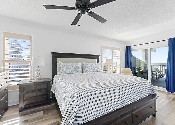 Apartment Beachfront 3-bed I Location! Stunning Sunsets