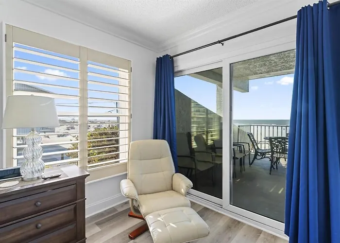 Apartment Beachfront 3-bed I Location! Stunning Sunsets