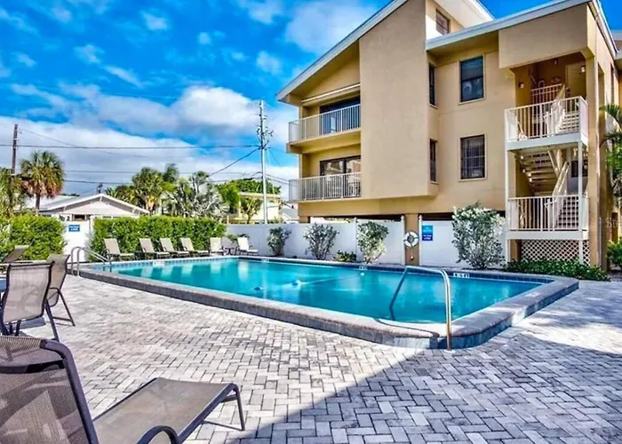 Beachfront 3-bed I Location! Stunning Sunsets * Clearwater Beach
